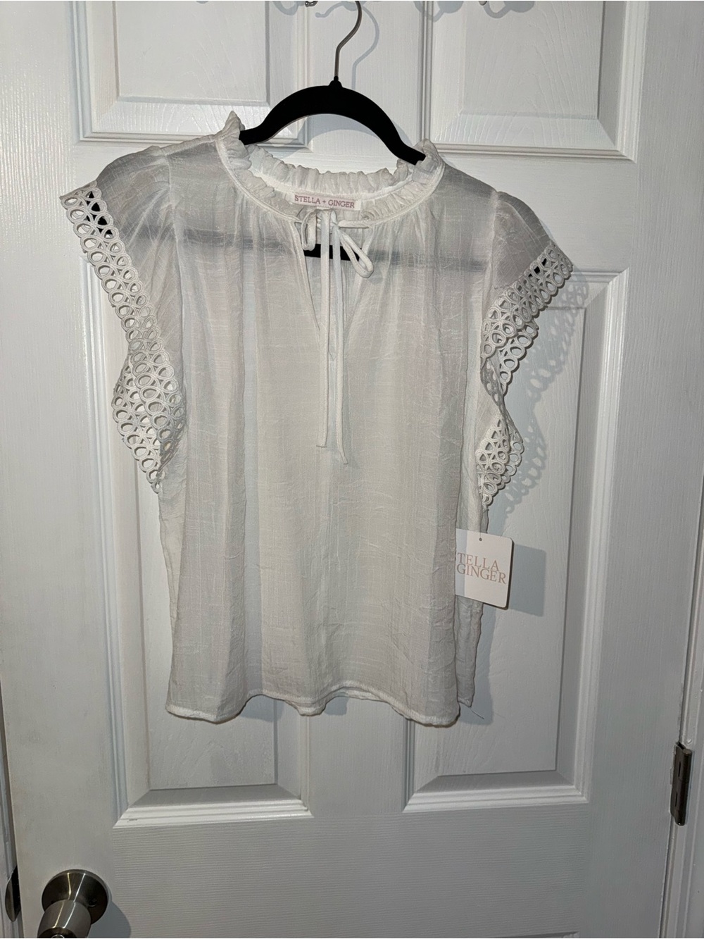 Women’s Stella & Ginger louse with lace like accents white NWT Petitie Large